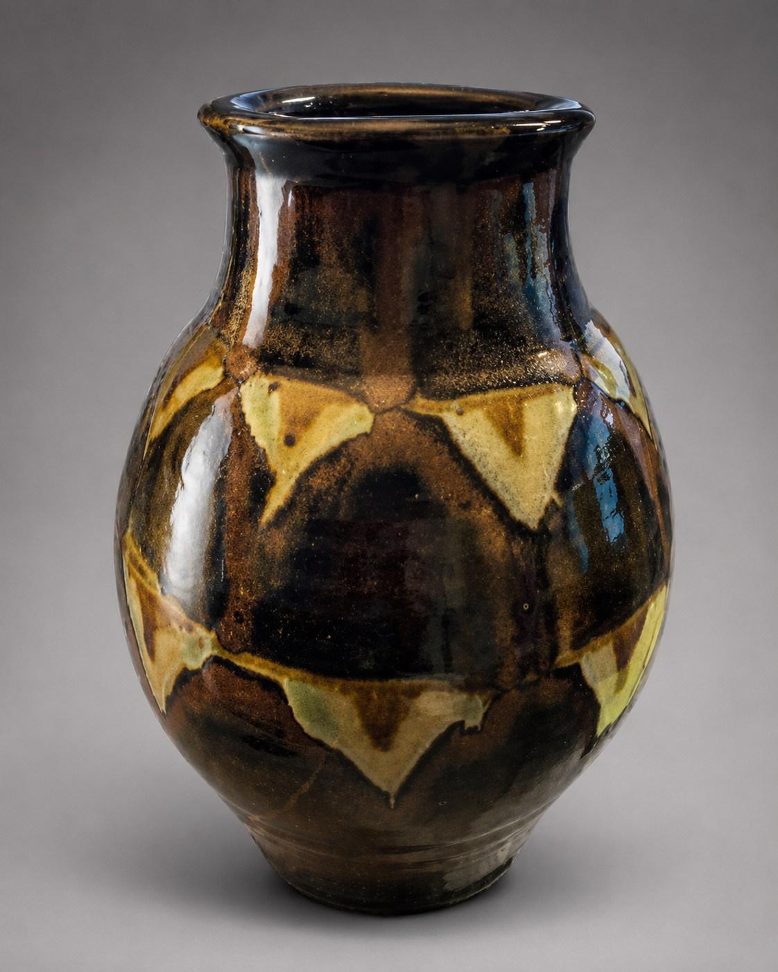 Hamada Shoji — Vase, triangular. A Stoneware Vase with Triangular Pattern, Japanese stoneware, Showa period, 20th century.